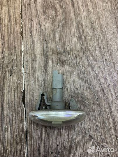 Повторитель поворота передний правый Peugeot 206