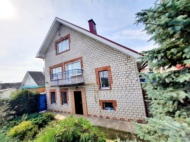 Дом 246 м² на участке 7,8 сот.