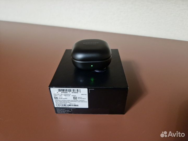 Кейс и левый наушник Galaxy Buds Pro (оригинал)