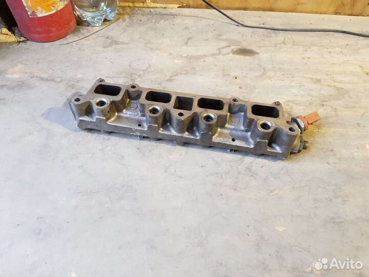 Топливная рампа 1.4 cax TSI турбо Volkswagen golf