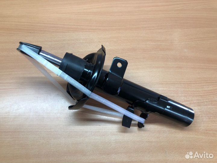 Амортизатор передний правый Ford Focus CB8 2011