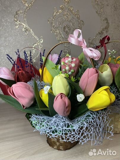 Тюльпаны ручной работы в корзинках