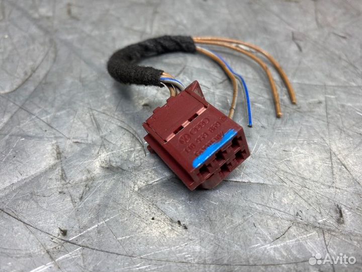 Разъем 5 контактный Volkswagen Passat B5