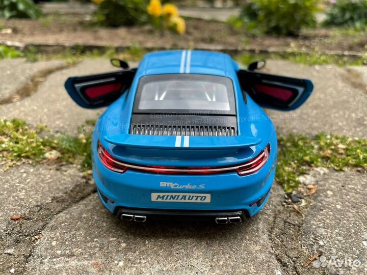 Модель Porsche 911 Turbo S 1:24 голубая