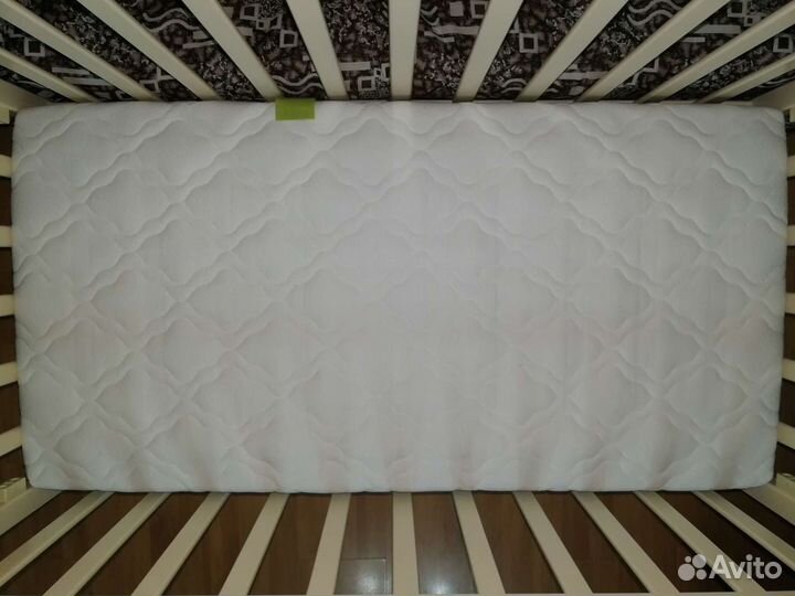 Детская кроватка с маятником + матрас