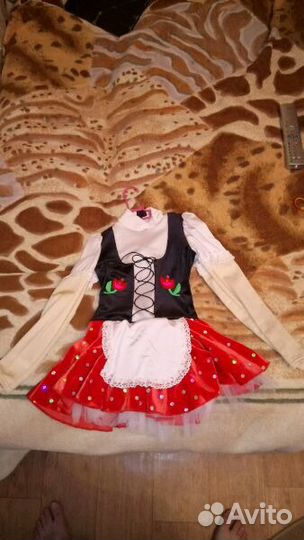 Костюм для выступления по фигурному катанию