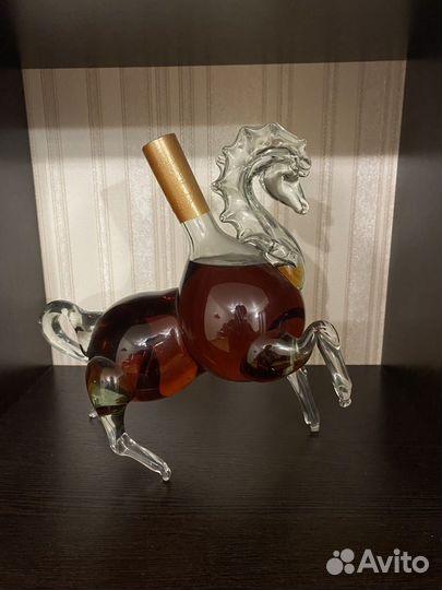 Конь стеклянный