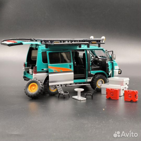 Металлическая модель Mitsubishi Delica MPV