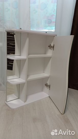 Шкаф с зеркалом для ванной