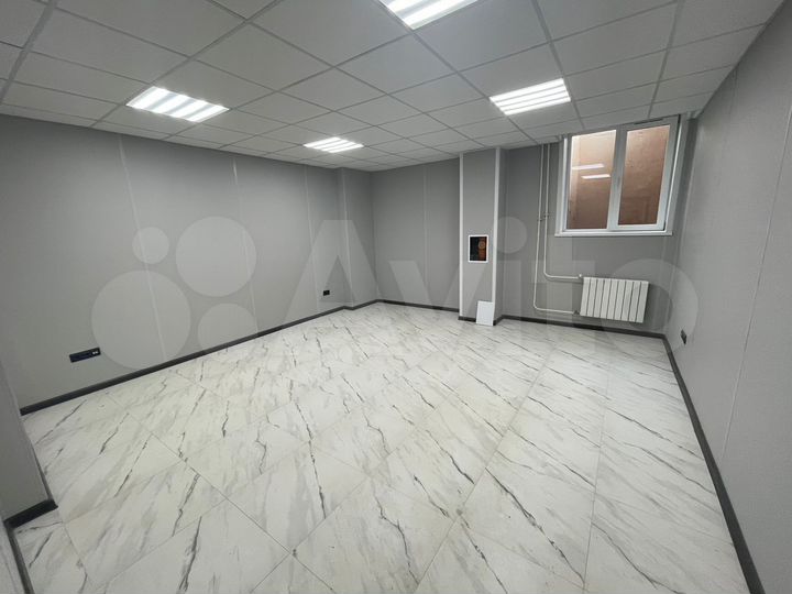 Офис с арендатором, 272.7 м²