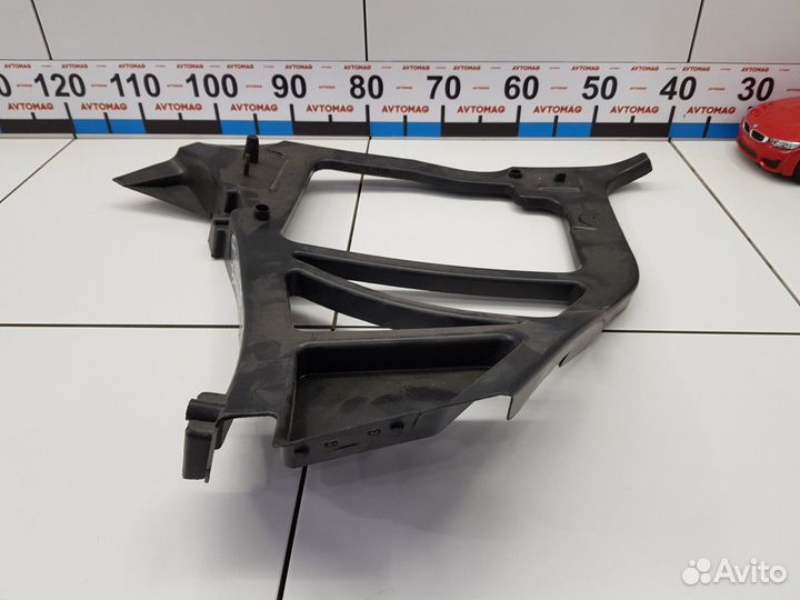 Кронштейн заднего бампера правый (Ford Focus)