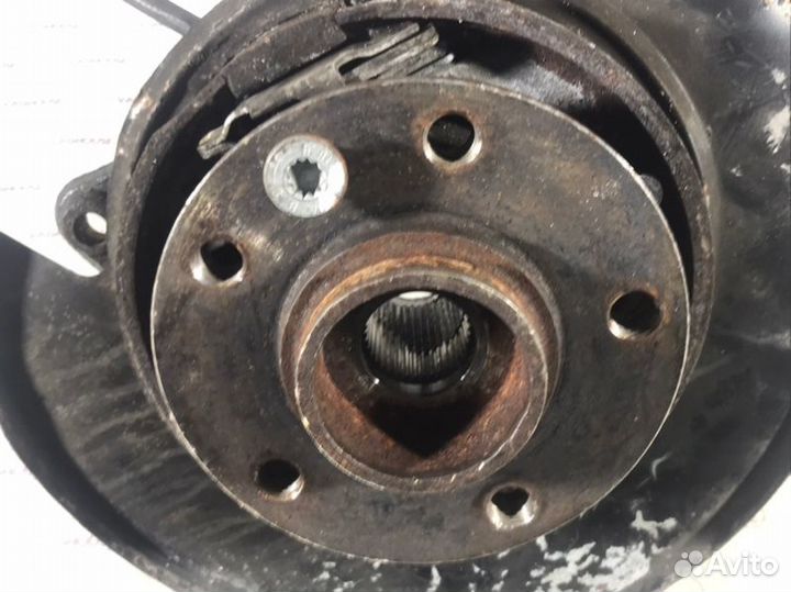 Кулак поворотный задний правый Volkswagen Touareg