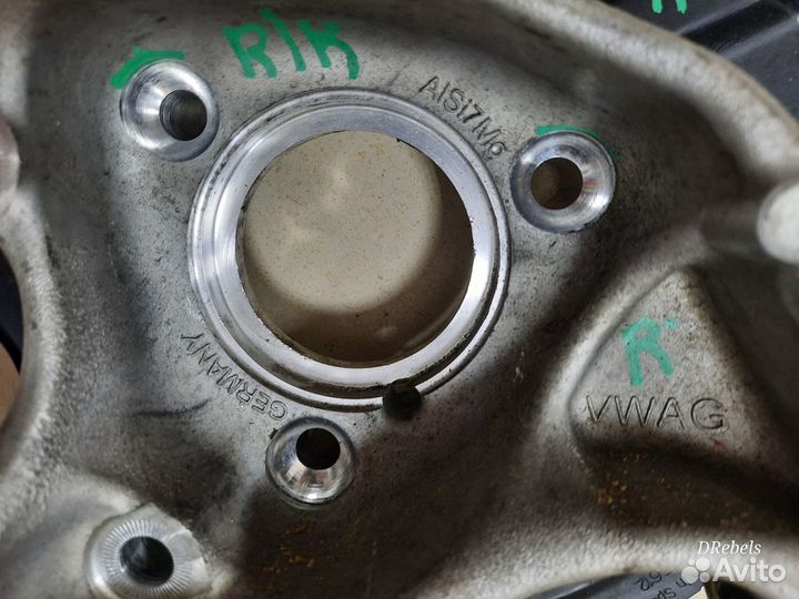 Задний поворотный кулак Tiguan 5QF505436F