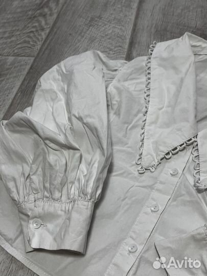 Блузка с объемными рукавами