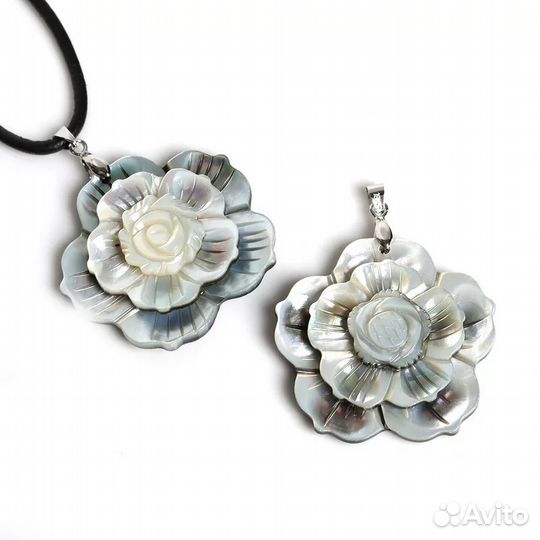 Кулон из перламутра