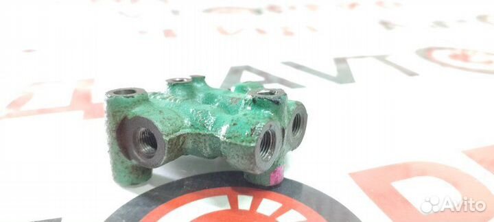 Распределитель тормозной Toyota Camry Gracia SXV20