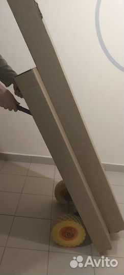 Аренда двухколесной тележки для перевозки грузов