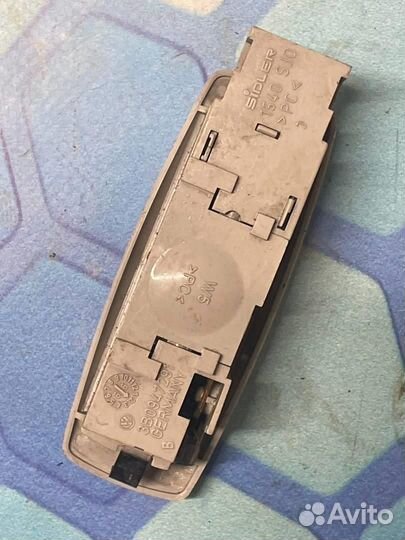 Плафон освещения салона 3B0947291