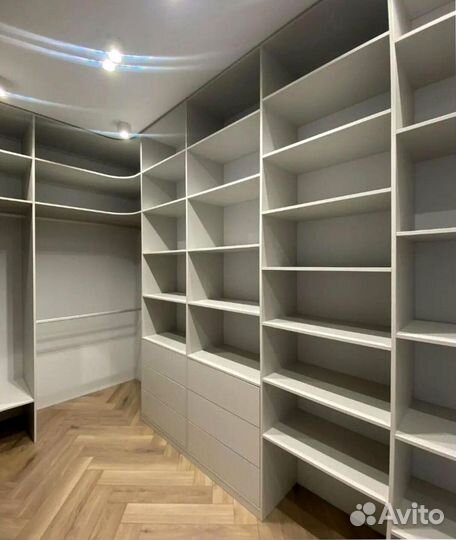 Гардеробная с зеркалом