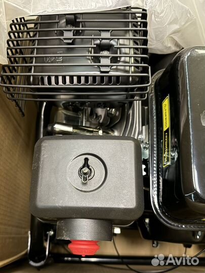 Снегоуборщик бензиновый новый champion ST 656