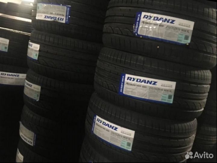 Rydanz Roadster R02 255/35 R19 96W