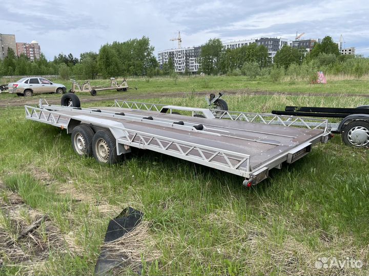 Прицеп легковой с тормозами двухосный