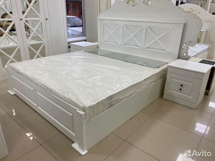 Спальные гарнитуры