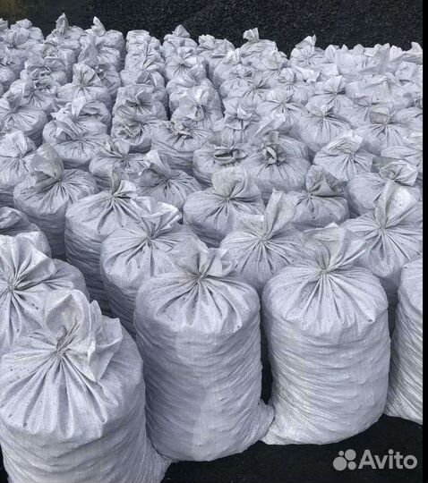 Уголь в мешках и тоннами