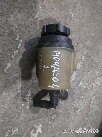 Бачок гидроусилителя на Форд Мондео 2012 год