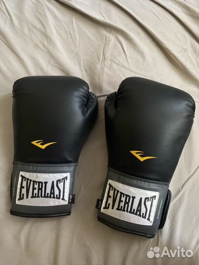 Боксерские перчатки 14 oz everlast