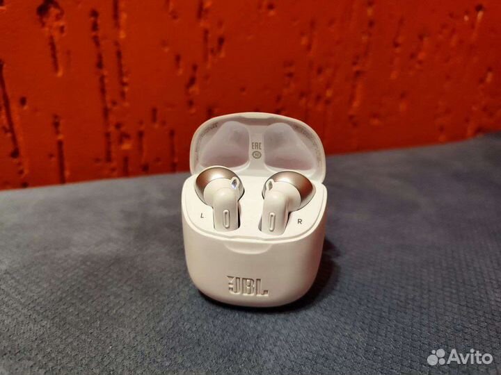 Блютуз наушники jbl 225 tws
