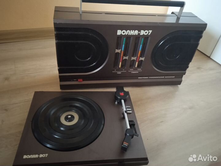 Виниловый проигрыватель