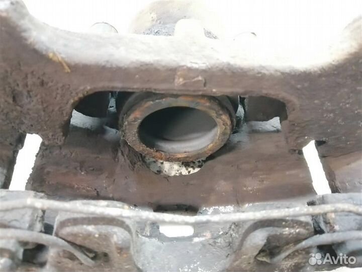 Суппорт передний правый VW Tiguan 2007-2011