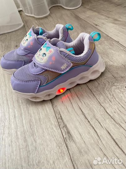 Кроссовки для девочки