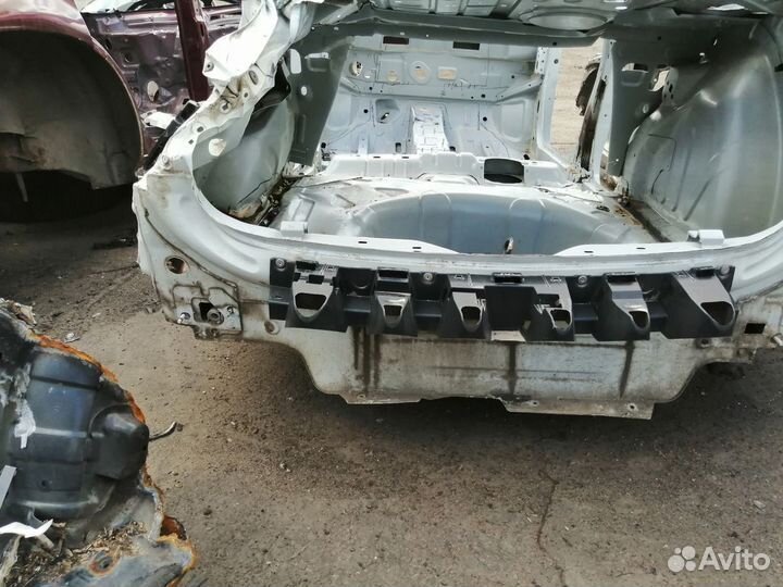 Fluence задняя панель пол багажника