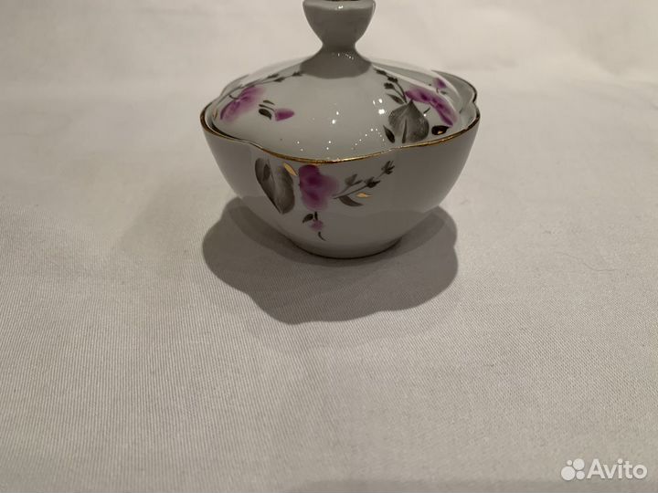 Фарфор на добор чайница,сахарница,солонка,лимоница