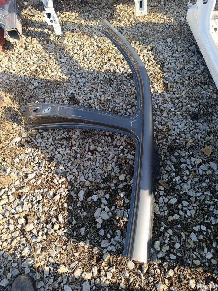 Стойка крыши левая батон Lixiang L7 Лисян Л7 Ли 7