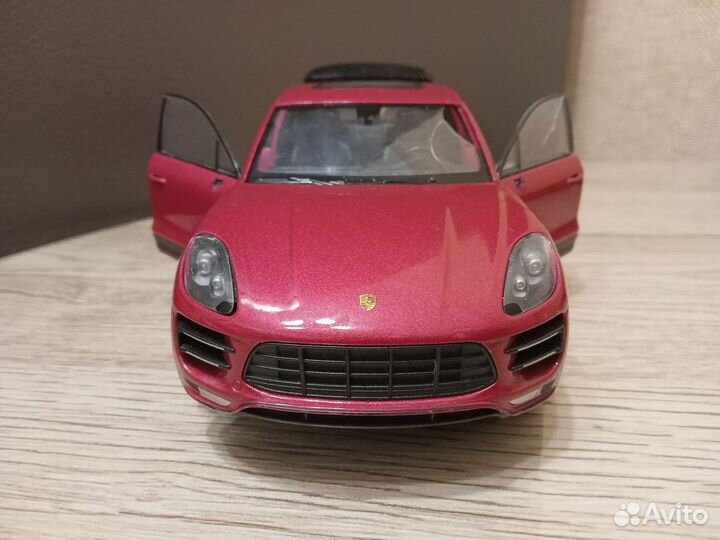 Модель автомобиля 1 24