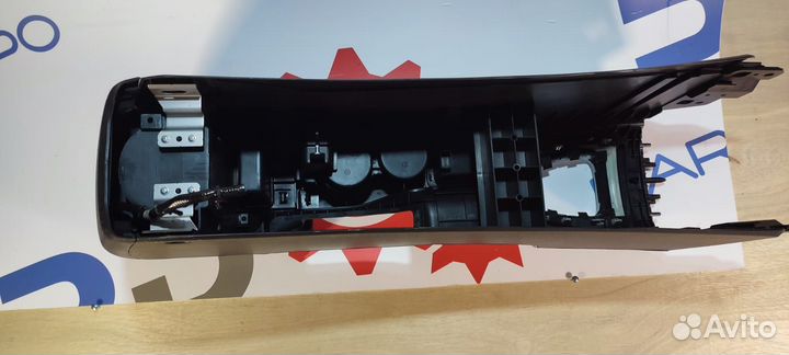 Центральная консоль подлокотник Nissan Qashqai J10