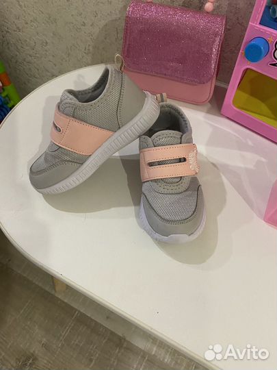 Кроссовки для девочки