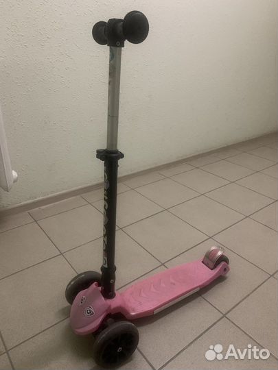 Самокат детский со светящимися колесами и музыкой