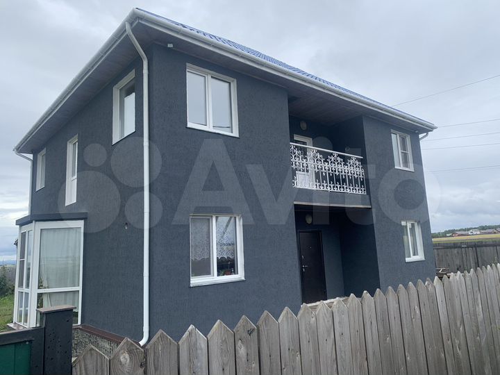 Коттедж 201 м² на участке 7,5 сот.