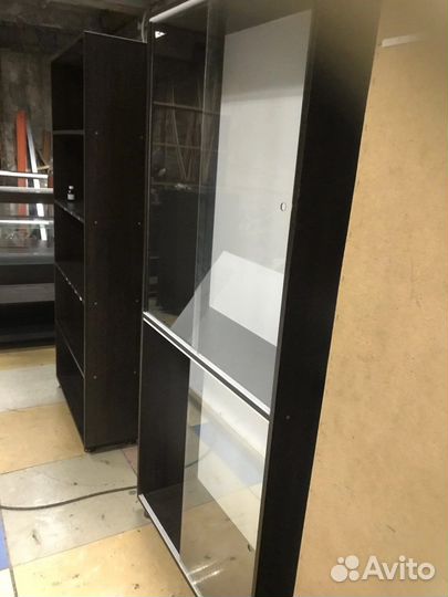 Витрины и стеллажи