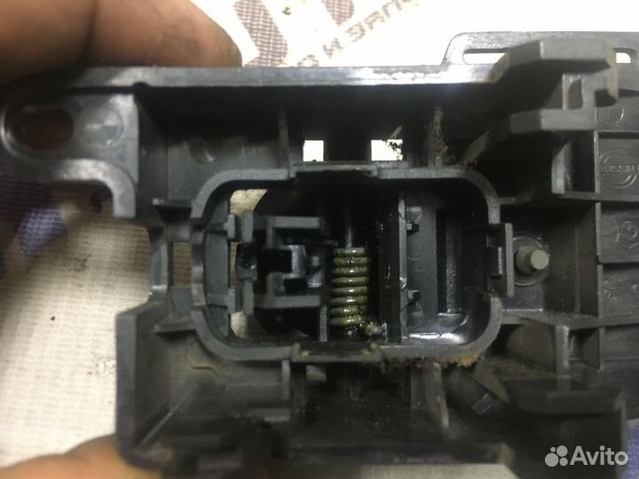 Ручка двери внутренняя левая Ниссан Ноут Е11