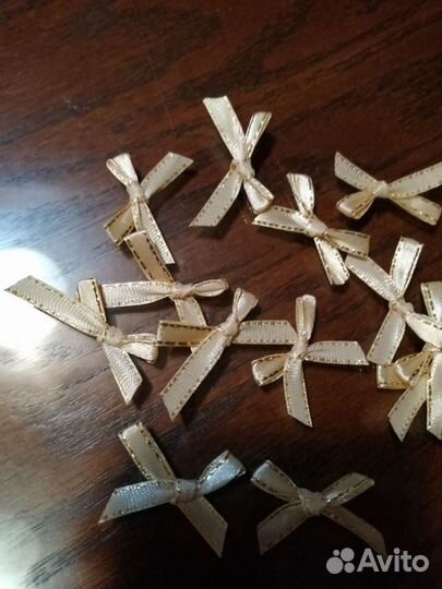 Бантики и стразы