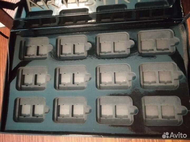 Палетка с зеркалом для хранения косметики