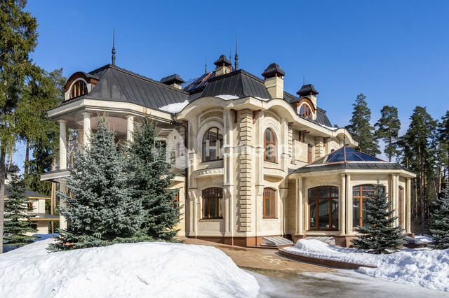 Дом 2795 м² на участке 100 сот.