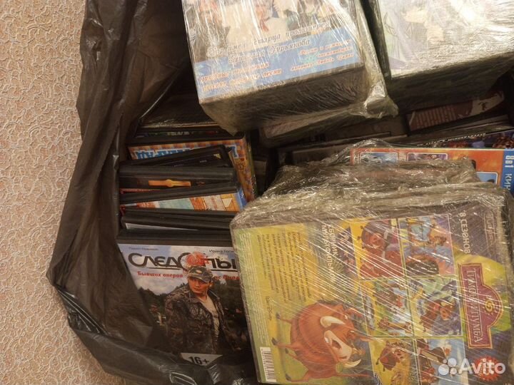 DVD диски с фильмами и мультфильмами пакетом