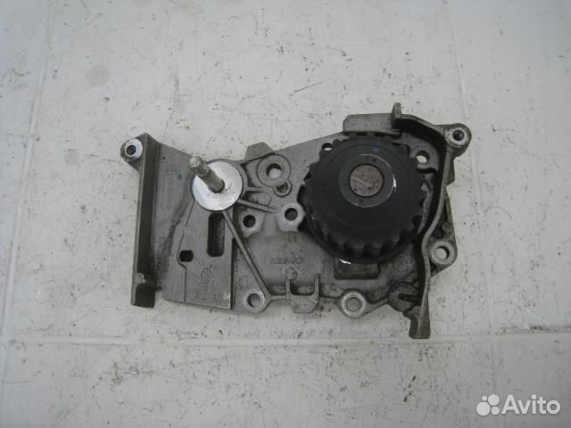 Насос водяной (помпа) Renault Sandero Stepway