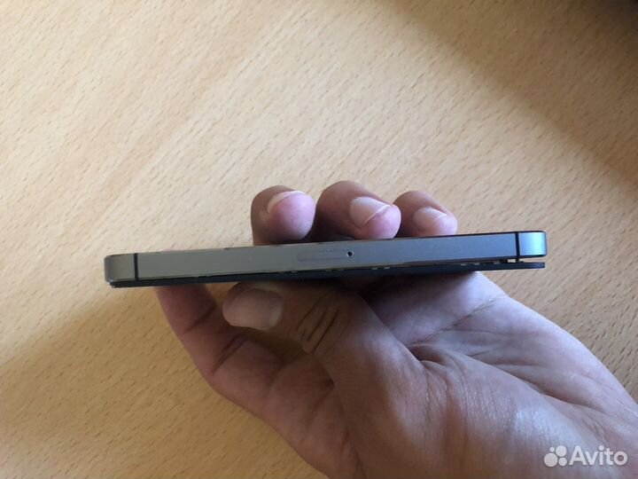 Телефон iPhone 5S